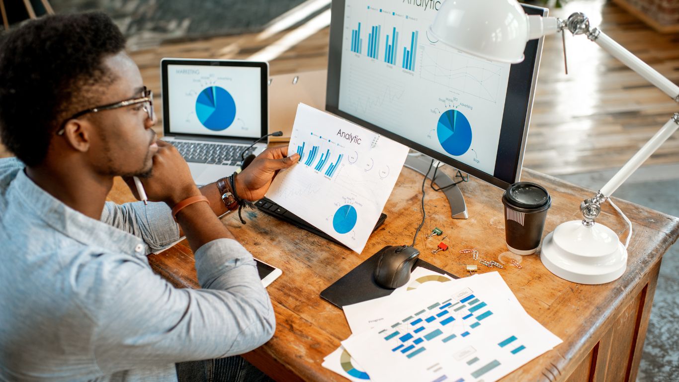 Relationship between Data Analytics and Business Intelligence